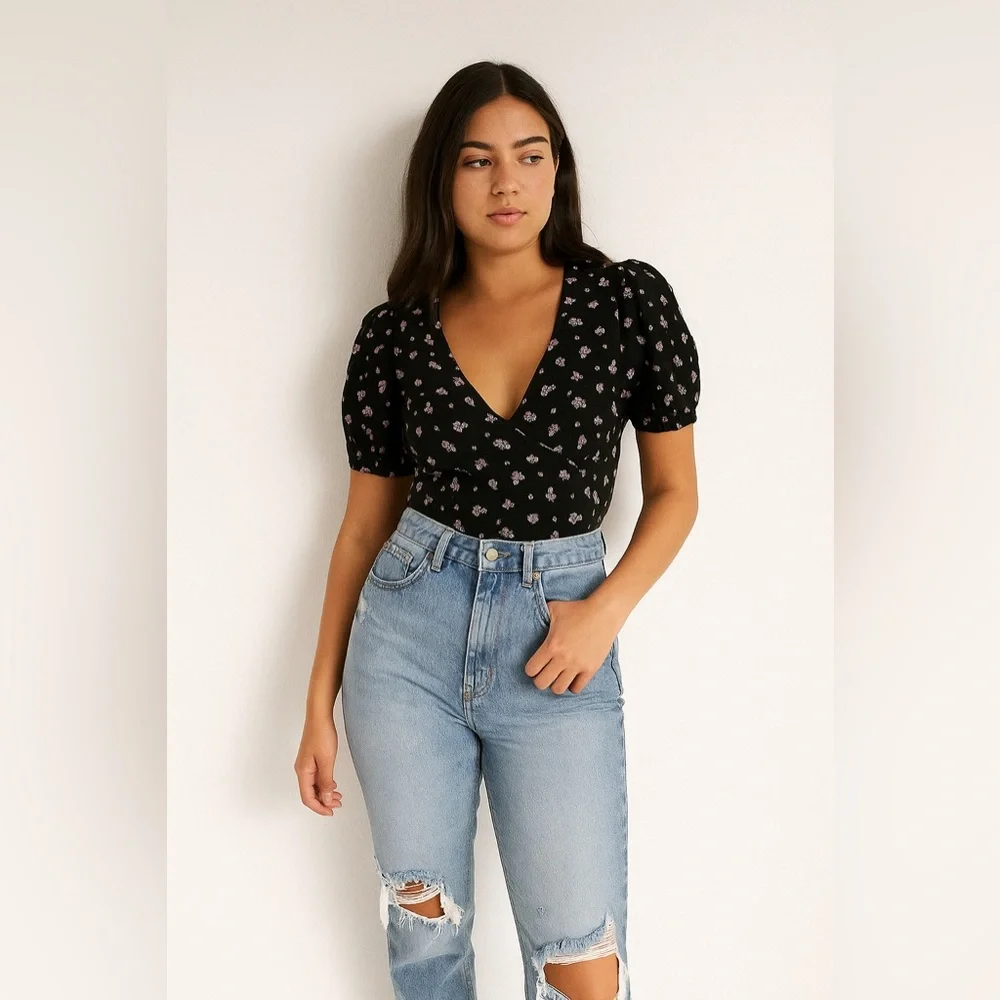 Zara High-Rise Distressed Jeans | Size 6 - Picture 1 of 10